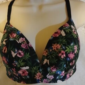 Sale!NEW Victoria's Secret beautiful floral Push up bra. Wireless & comfortable.